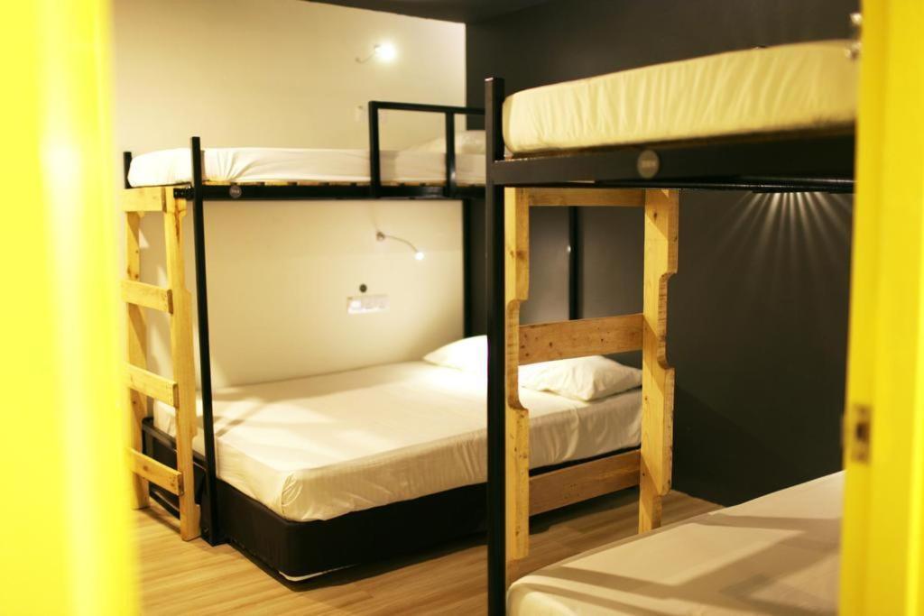 Revopackers Beds And Bunks Hostel *