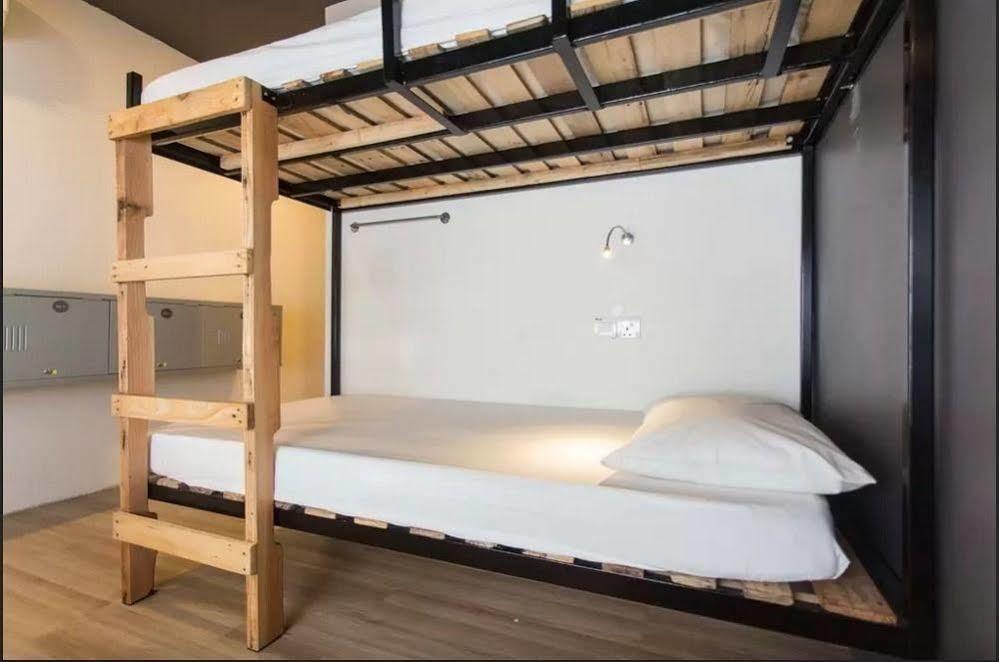 Hostel Revopackers Beds And Bunks *