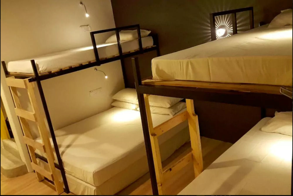 Hostel Revopackers Beds And Bunks *